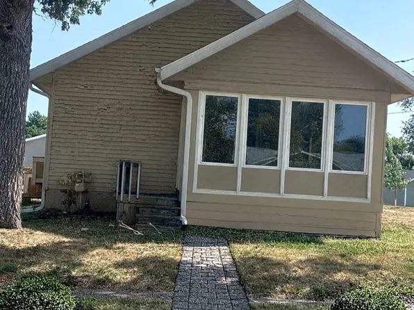 924 E 9th St N, Newton, IA 50208