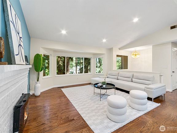3rd image of 839 NE 200th Street