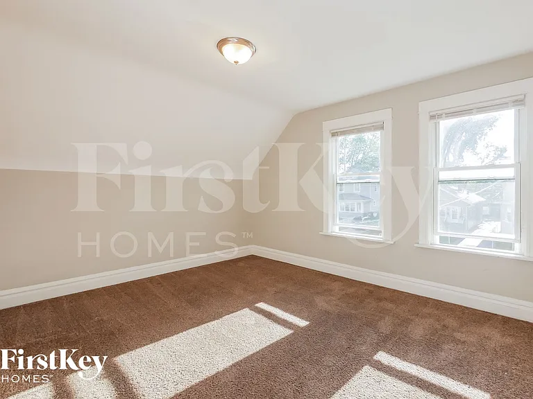 728 Watson St — Photo 11