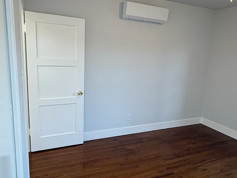 137 N 5th St #A — Photo 11