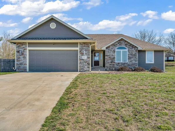 3717 Shadow Wood Ln, Manhattan, KS 66503