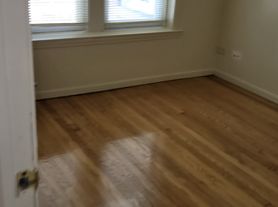 658 N Waller Ave, Chicago, IL