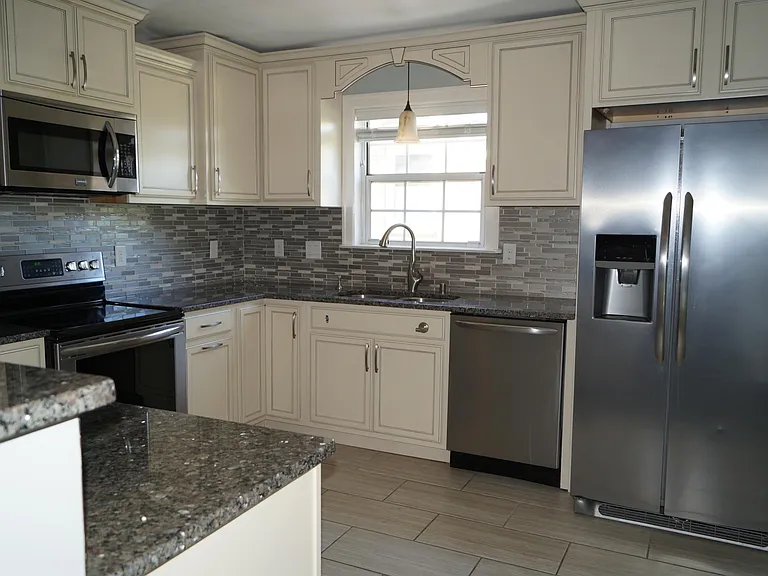 979 Jairus Dr — Photo 8