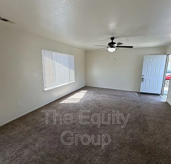 983 N Lynora St — Photo 2