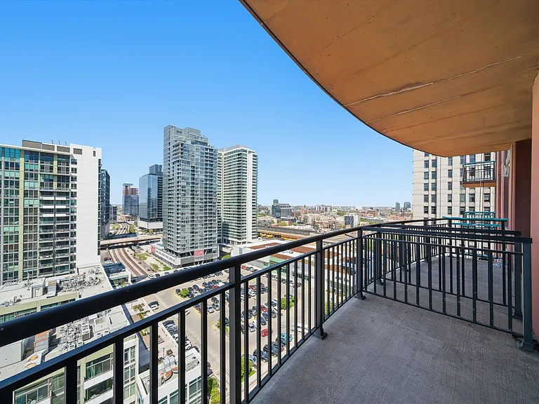 330 N Jefferson St #1606 — Photo 4