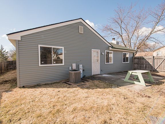 3rd image of 5 Woodbury Ct