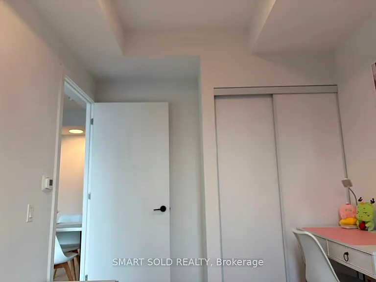 35 Parliament St #823 — Photo 16