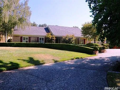 4075 Silver St photo 1