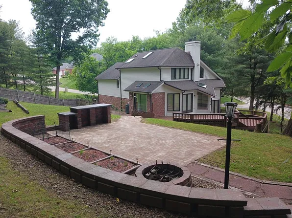 1 Quail Hill Rd, Fox Chapel, PA 15238