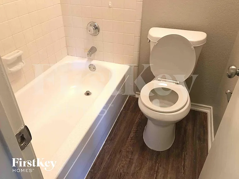 1007 Creighton Ct — Photo 9