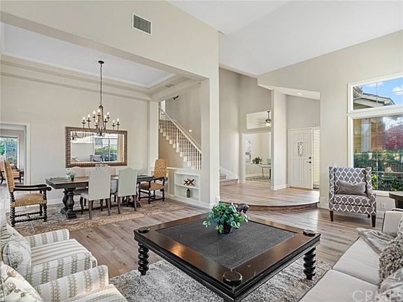 2nd image of 716 S Heatherglen Cir