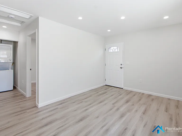 7404 Lemp Ave — Photo 4