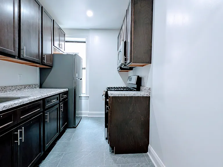 334 Montgomery St #2C — Photo 6