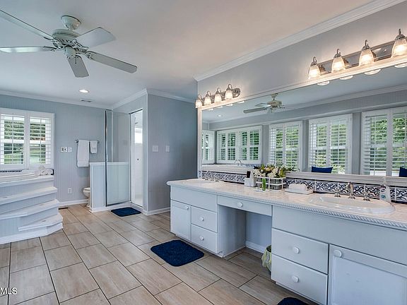 2nd image of 750 Elizabeth Way