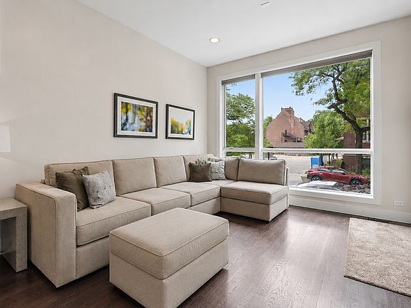 3rd image of 2910 W Palmer St #1