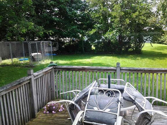 4th image of 212 Woodlark Dr