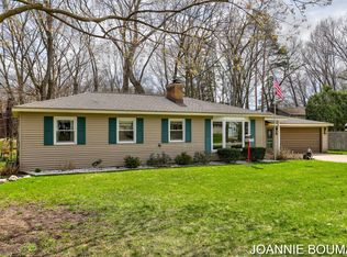 716 Pine Bay Ave, Holland, MI 49424