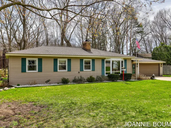 716 Pine Bay Ave, Holland, MI 49424