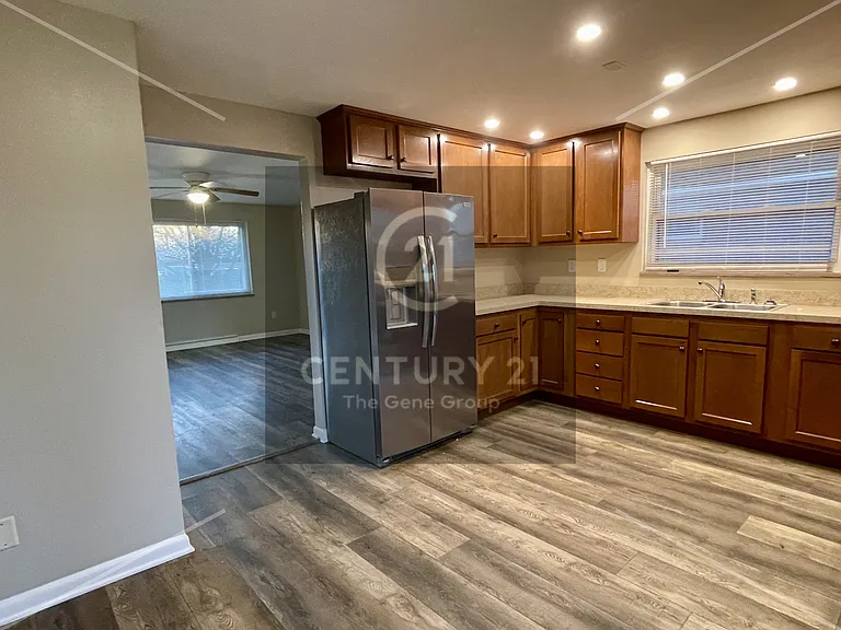 40 N Brown School Rd — Photo 4