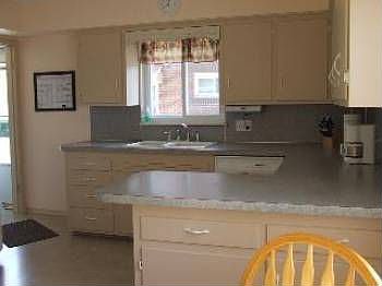 3rd image of 910 Linda Dr