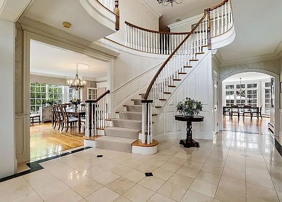 Bridal staircase