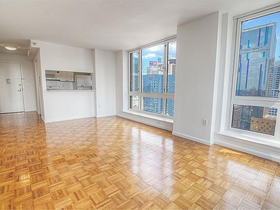 5th image of 350 W 43rd St APT 17A