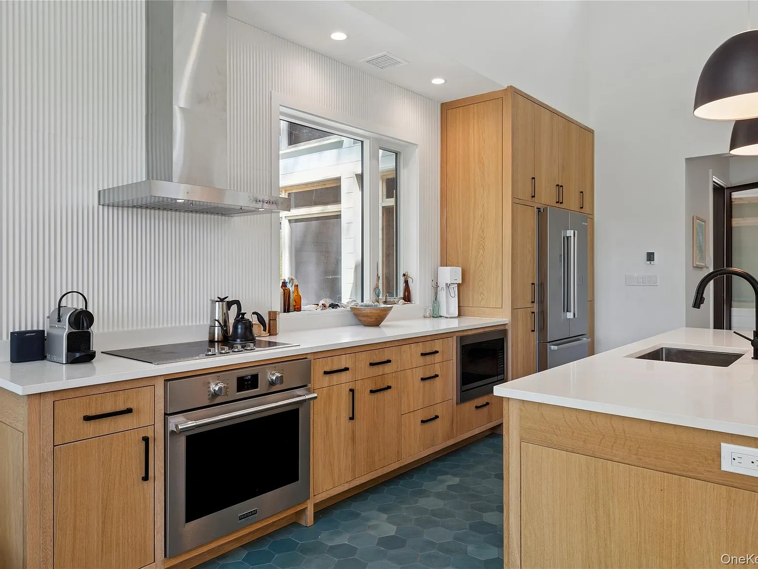 4 bed, 2.0 bath, 2000 sqft, $4,900 — Photo 4