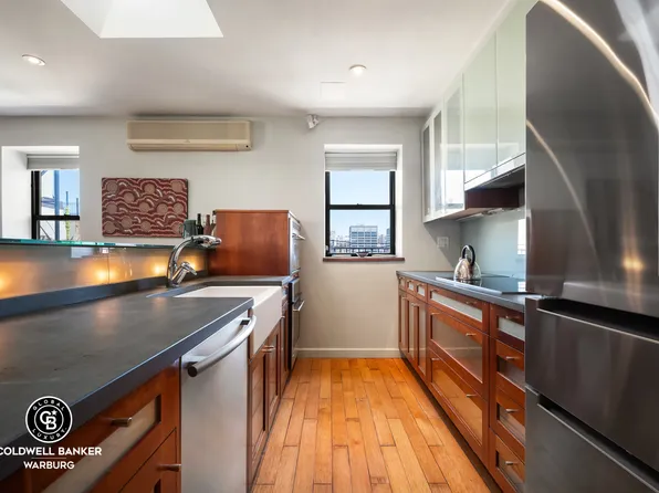 115 East 61st Street image 6 of 11