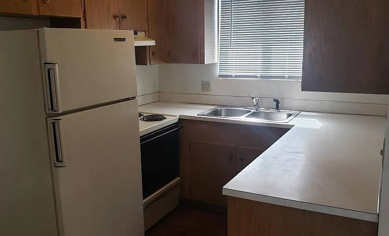 435 Lordwith Dr — Photo 2