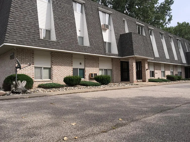 7889 Gratiot Rd — Photo 1