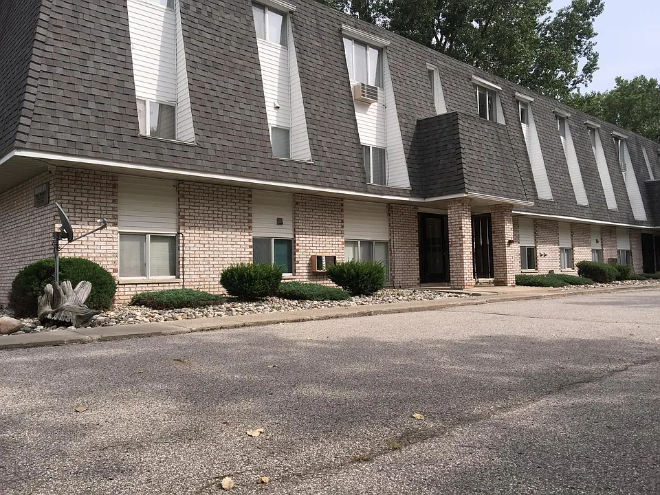 7889 Gratiot Rd