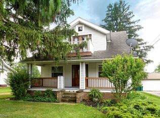 188 E Pleasant Valley Rd, Seven Hills, OH 44131