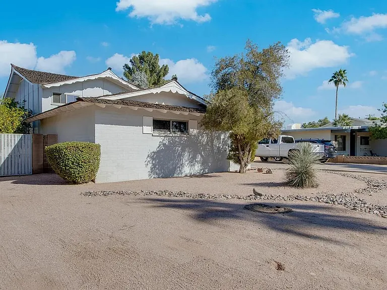 618 E Wesleyan Dr — Photo 2