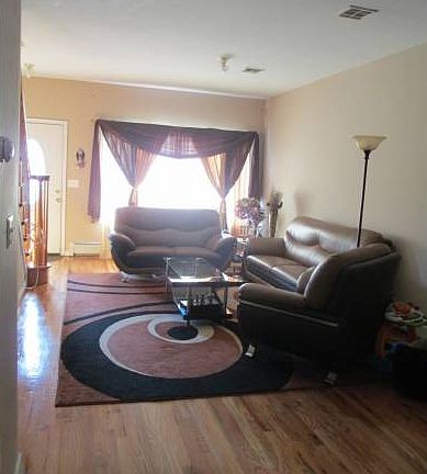 4th image of 415 Cromwell Ave