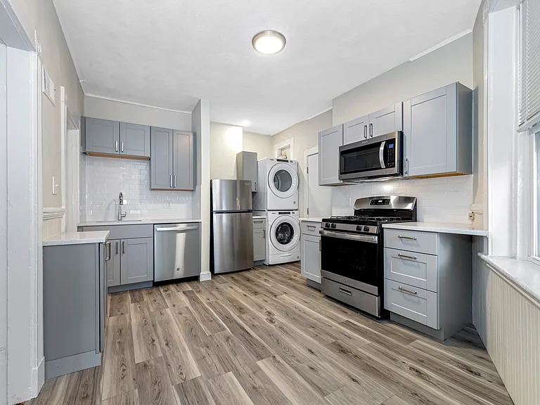 44 Brackett St #2 — Photo 1