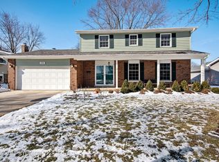 1988 Briarcliffe Blvd, Wheaton, IL 60189