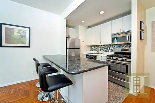 Rented by Halstead Real Estate | media 28