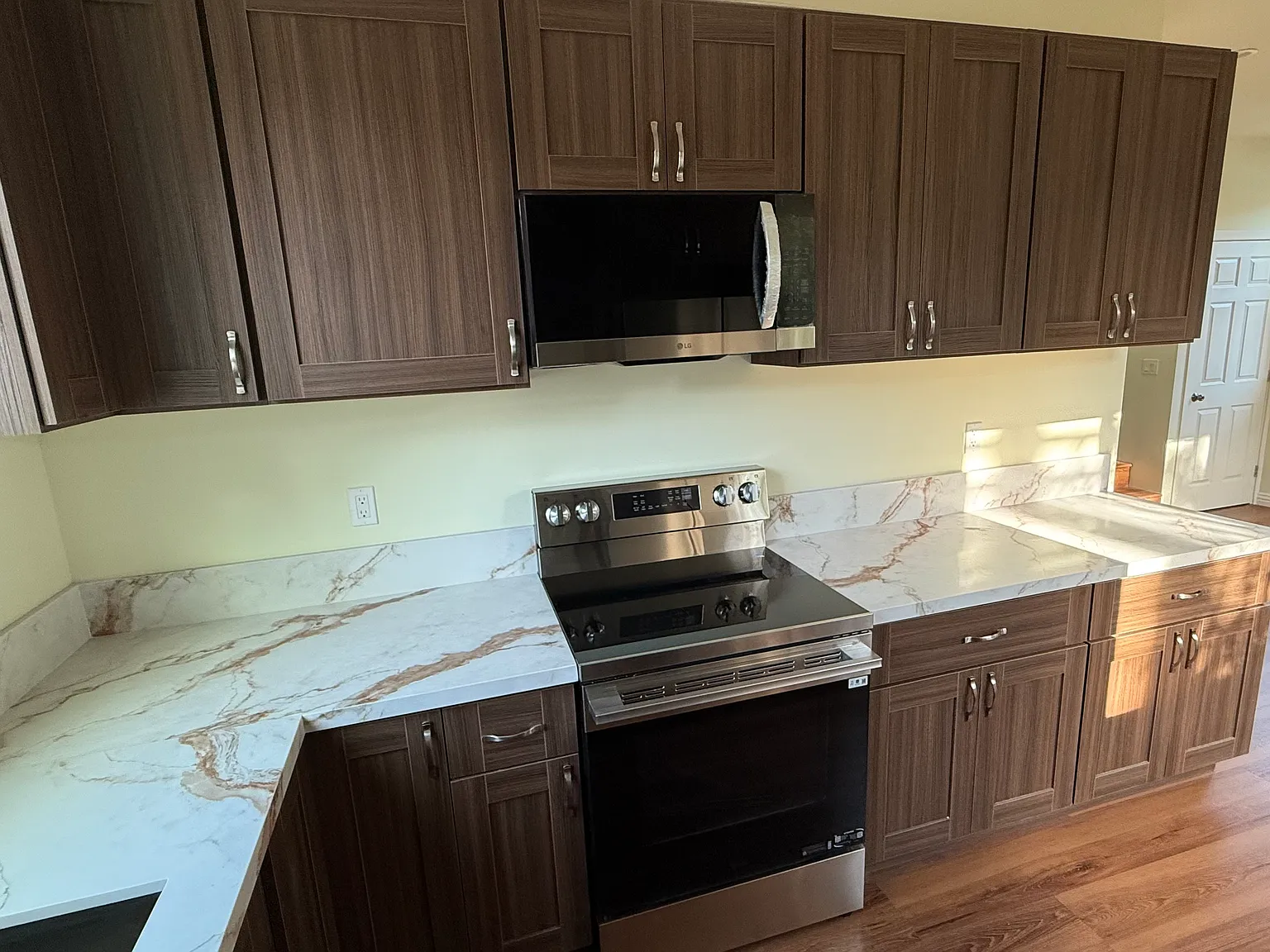 3 bed, 1200 sqft, $3,800 — Photo 2