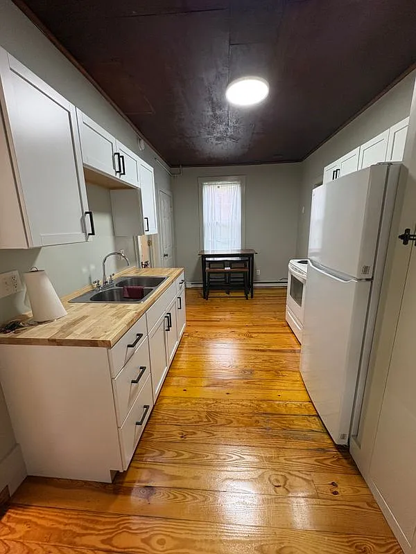 Building Photo - 152 Grand St #2