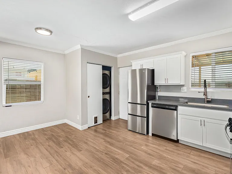527 E Whitton Ave — Photo 15