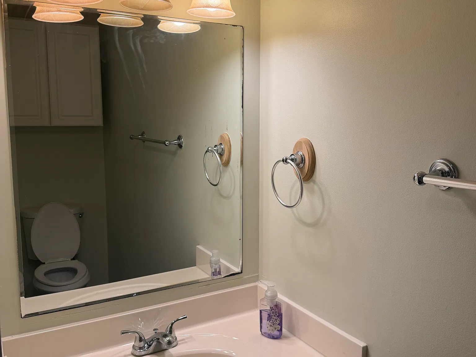 3 bed, 1175 sqft, $2,100 — Photo 2