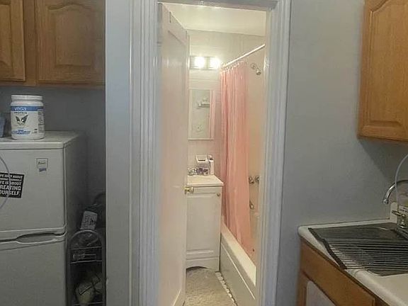 5th image of 308 E 80th St APT 2D