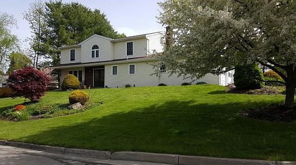 2nd image of 3 Oakwood Dr