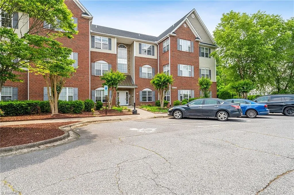 3 bed, 1349 sqft, $1,500 — Photo 1