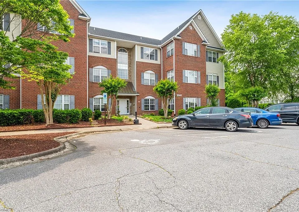 6941 Hanesbrook Cir #204
