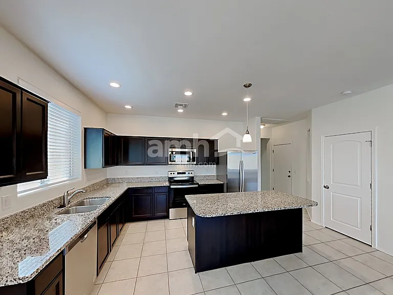 4610 E Fire Opal Ln — Photo 3