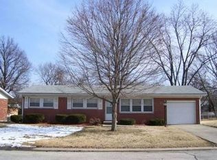 107 McKnight Rd, Fairview Heights, IL 62208