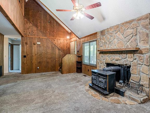 4th image of 841 Fox Den Rd