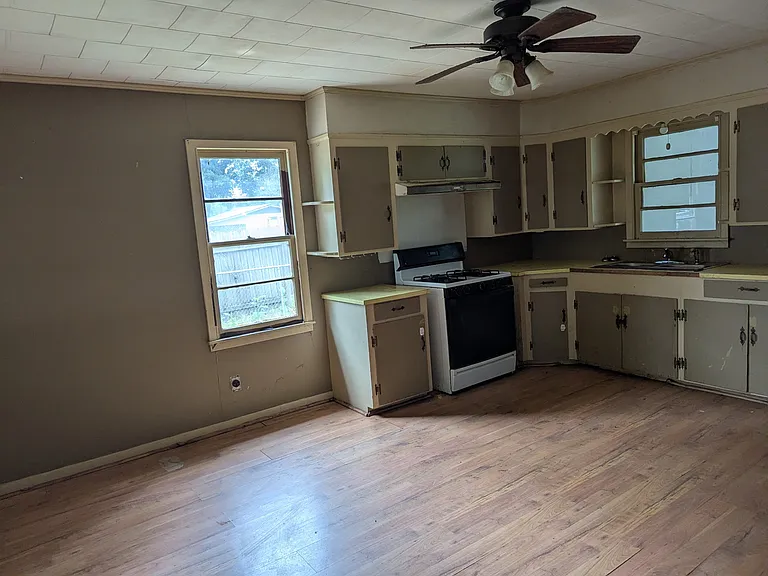 1818 Clover St — Photo 6