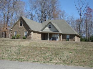 22 Country Chase Dr, Jackson, TN 38305